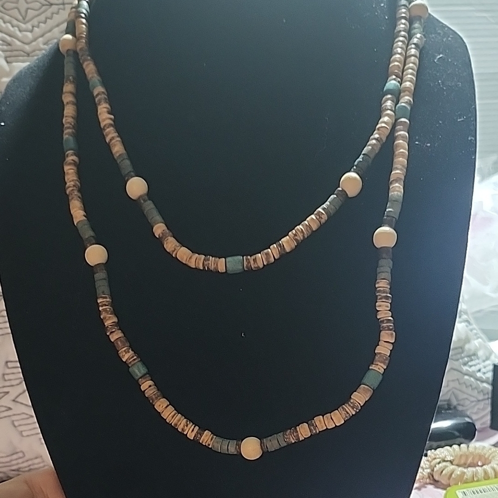 Elegant Beaded Wood Necklace - Cream and Tan